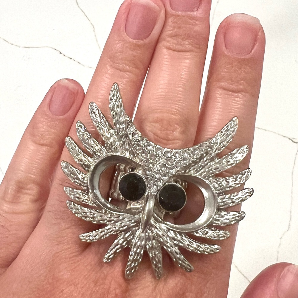 Silver owl statement ring with crystal accents - Fun and whimsical look